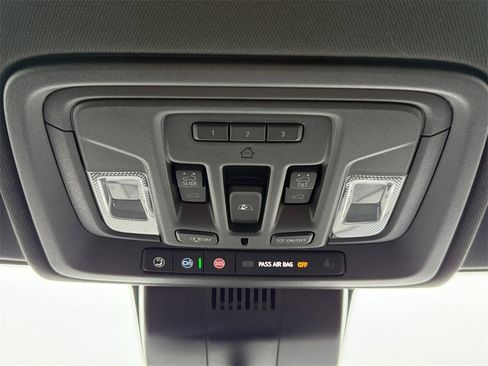 Used 2023 Chevrolet Silverado 1500 ZR2 w/ Technology Package image 21