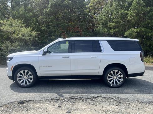 New 2025 Chevrolet Suburban Premier image 2