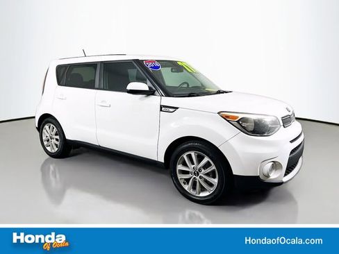 Used 2018 Kia Soul + image 1