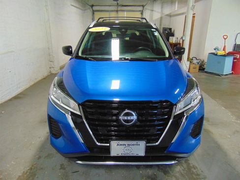 Used 2023 Nissan Kicks SV w/ Interior Electronics Package FWD image 3