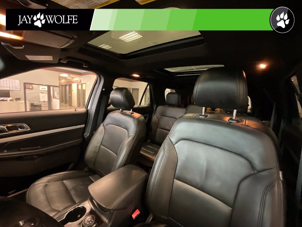 Used 2017 Ford Explorer XLT w/ Equipment Group 202A AWD/4WD image 10