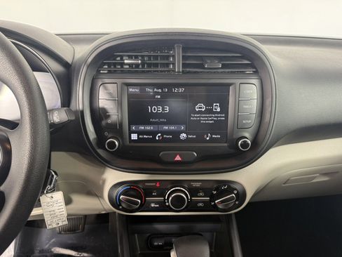 Used 2025 Kia Soul LX w/ LX Technology Package FWD image 18