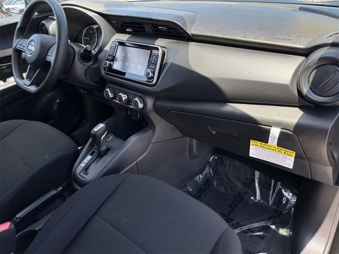 New 2025 Nissan Kicks Play S image 13