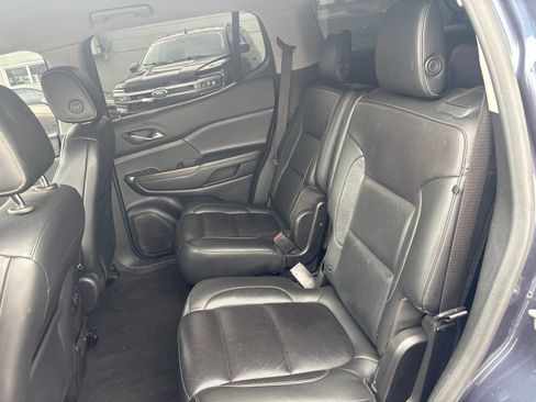 Used 2019 GMC Acadia SLT AWD/4WD image 12
