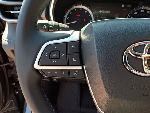 Used 2023 Toyota Highlander XLE image 21