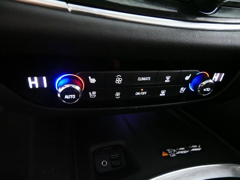 Used 2021 Buick Enclave Avenir w/ Avenir Technology Package AWD/4WD image 23