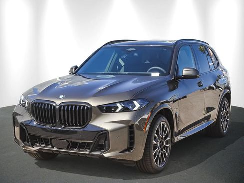 Used 2026 BMW X5 xDrive50e w/ M Sport Package AWD/4WD image 3