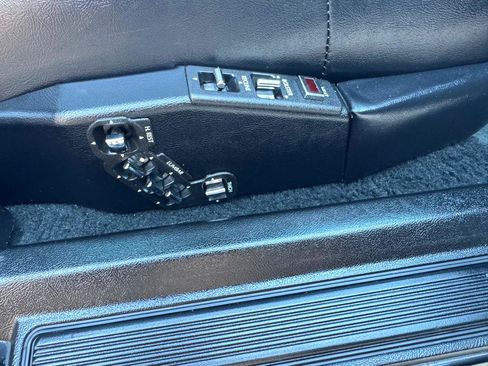 Used 1993 Cadillac Fleetwood image 9