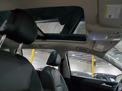 Used 2020 Volkswagen Tiguan SEL FWD image 15