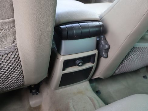 Used 2004 Volvo XC70 AWD/4WD image 22