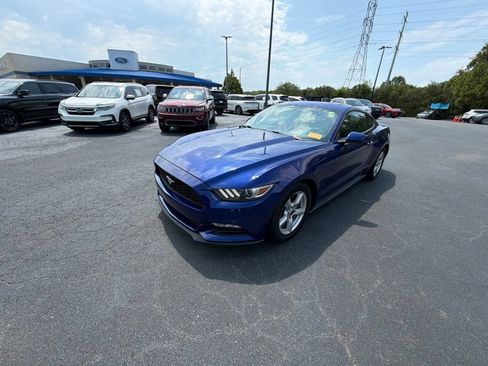 Used 2016 Ford Mustang Coupe RWD image 12