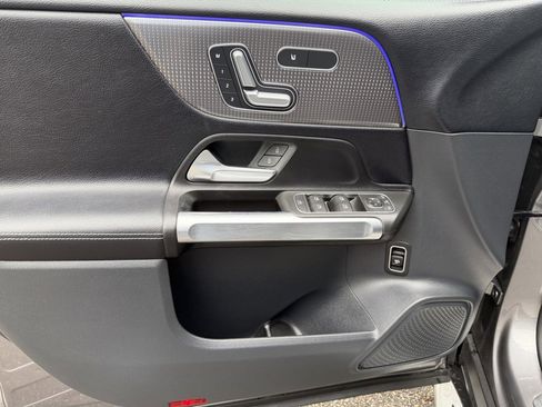 Used 2022 Mercedes-Benz GLB 250 4MATIC image 16