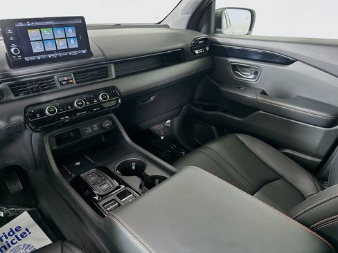 Used 2023 Honda Pilot TrailSport image 22