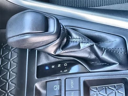 Used 2022 Toyota RAV4 LE image 16