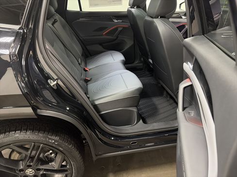 New 2026 Volkswagen Tiguan SE R-Line image 31