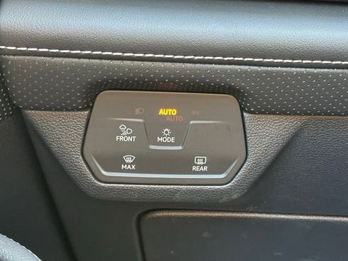 Used 2025 Volkswagen Atlas SEL Premium R-Line image 18