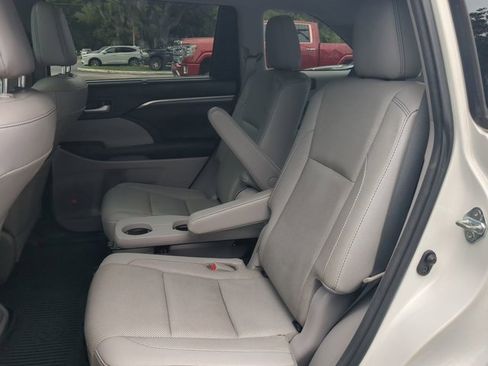 Used 2017 Toyota Highlander Limited image 13