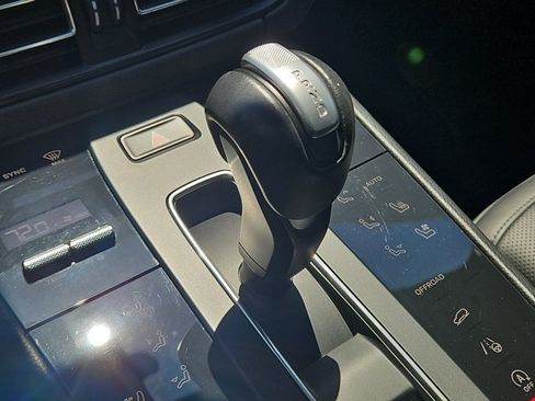 Used 2023 Porsche Macan AWD/4WD image 36