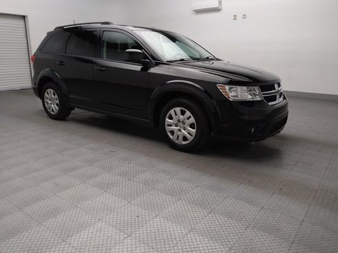 Used 2019 Dodge Journey SE image 13
