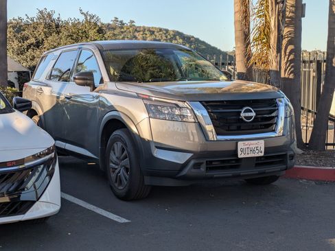 Certified 2025 Nissan Pathfinder S image 1