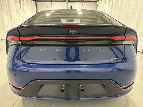 Used 2025 Toyota Prius XLE image 6