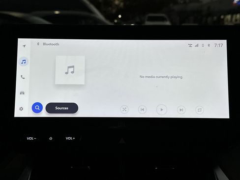 Used 2024 Toyota Venza XLE image 12