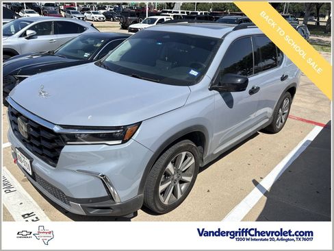 Used 2025 Honda Pilot Touring image 1