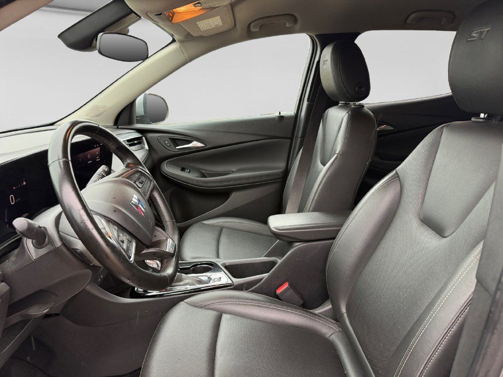 Used 2024 Buick Encore GX Sport Touring AWD/4WD image 19
