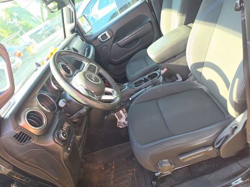Used 2022 Jeep Wrangler Unlimited Rubicon 4xe w/ Cold Weather Group AWD/4WD image 7