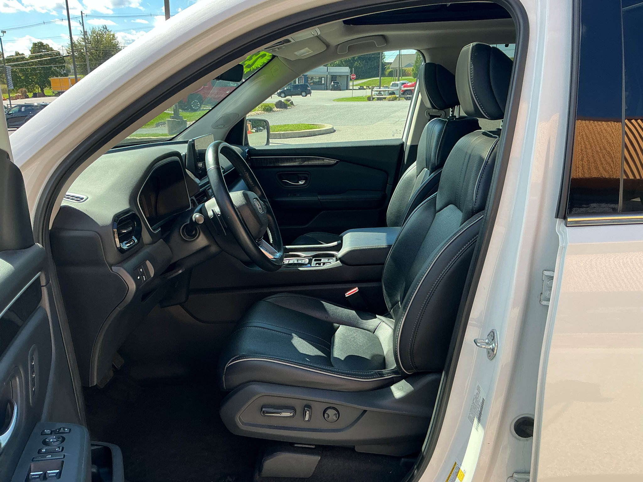 Used 2023 Honda Pilot Elite image 15