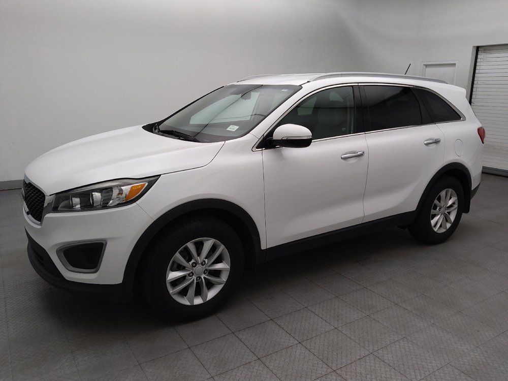 Used 2017 Kia Sorento FWD image 2