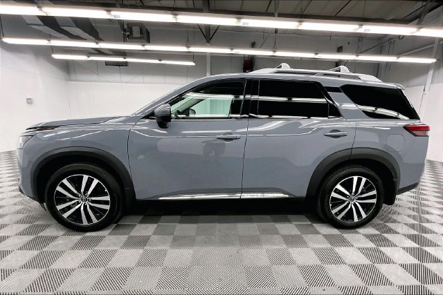Used 2025 Nissan Pathfinder Platinum w/ Cargo Package FWD image 15