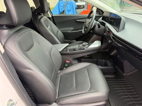 Used 2022 Kia EV6 Wind RWD image 21