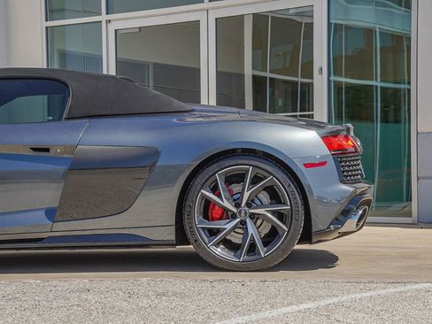 Used 2021 Audi R8 V10 w/ Premium Package image 16