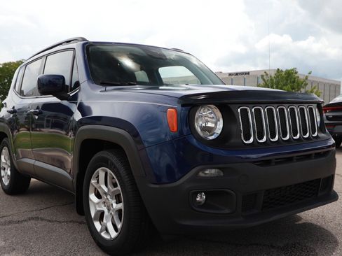 Used 2018 Jeep Renegade Latitude FWD image 7