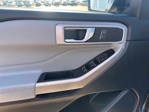 Used 2022 Ford Explorer XLT w/ Equipment Group 202A image 33