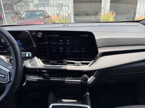 Used 2025 Chevrolet Equinox LT FWD image 17