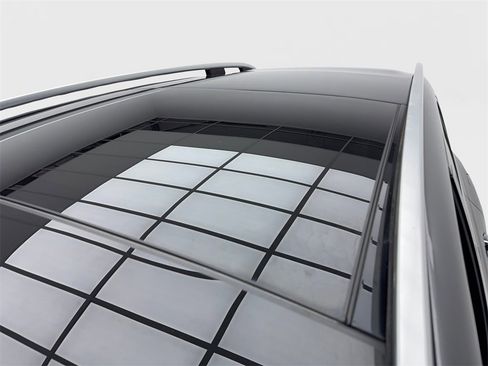 Used 2020 Mercedes-Benz GLB 250 w/ Premium Package image 13