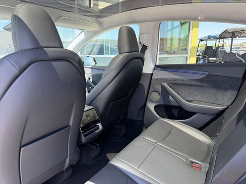 Used 2026 Tesla Model Y 2WD image 38