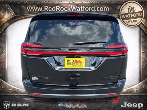 New 2027 Chrysler Pacifica Limited AWD/4WD image 8