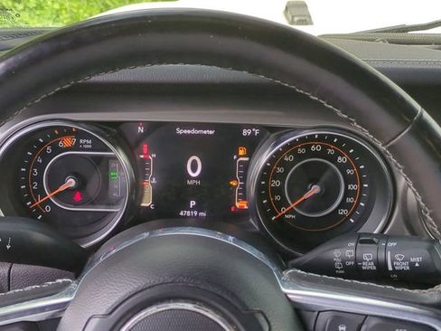 Used 2023 Jeep Wrangler Unlimited Sahara w/ Safety Group AWD/4WD image 11