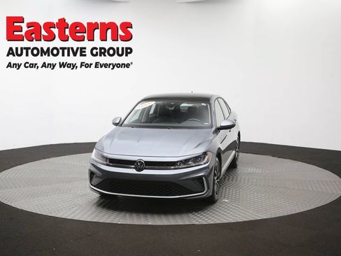 Used 2025 Volkswagen Jetta SE FWD image 52