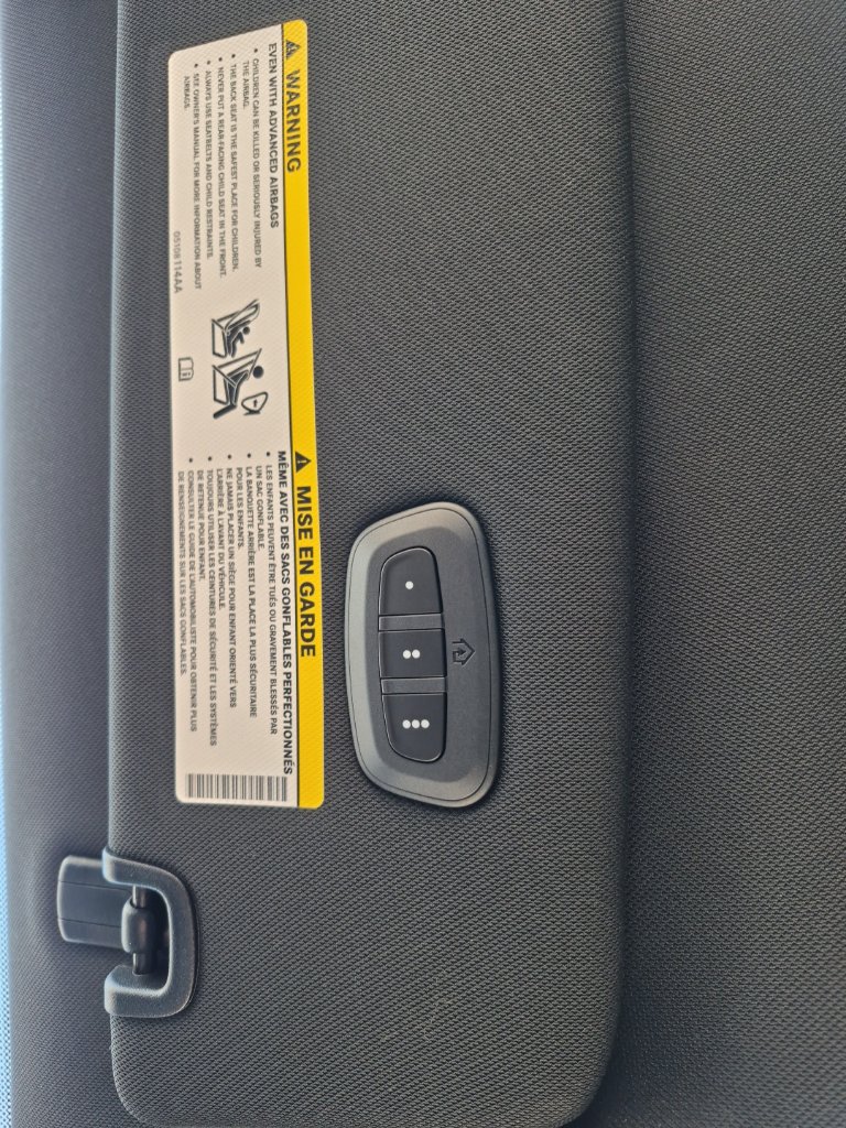 New 2025 Chrysler Pacifica Limited w/ Trailer Tow Group FWD image 48