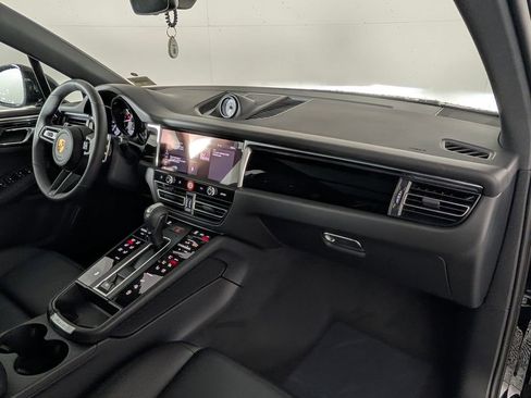 New 2026 Porsche Macan AWD/4WD image 18