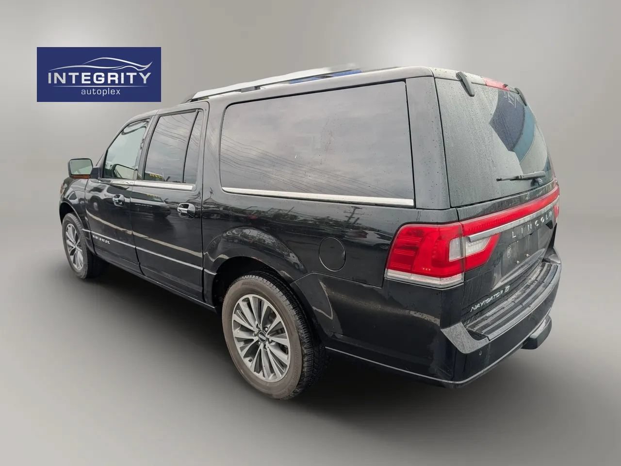 Used 2017 Lincoln Navigator L Select AWD/4WD image 4
