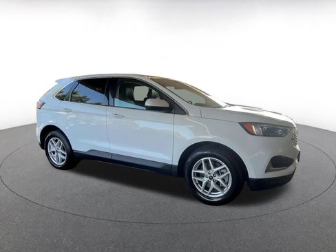 Used 2024 Ford Edge SEL image 2