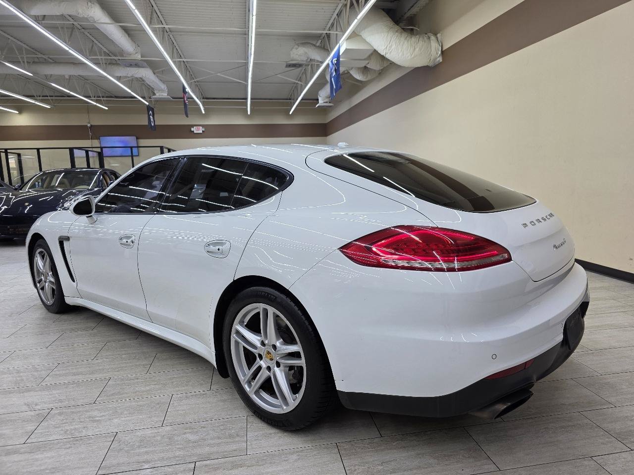 Used 2015 Porsche Panamera 4 w/ Premium Package Plus AWD/4WD image 8