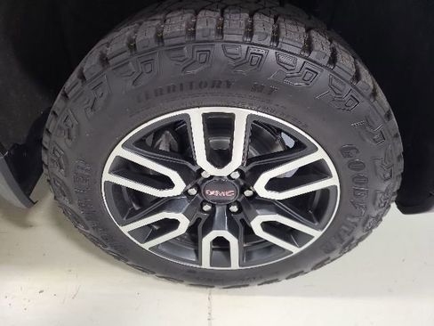 Used 2022 GMC Sierra 1500 AT4 w/ AT4 Preferred Package AWD/4WD image 11