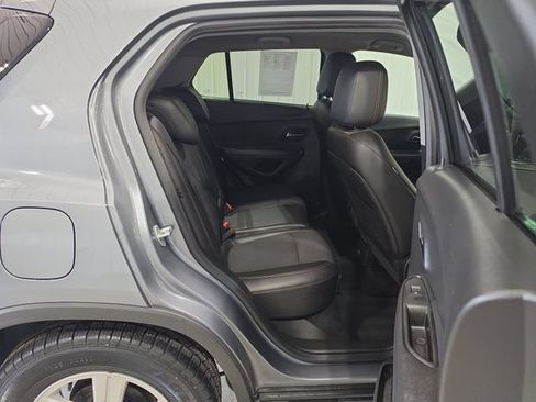 Used 2019 Chevrolet Trax LT w/ LT Convenience Package FWD image 27