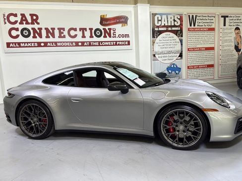 Used 2021 Porsche 911 Carrera 4S AWD/4WD image 3